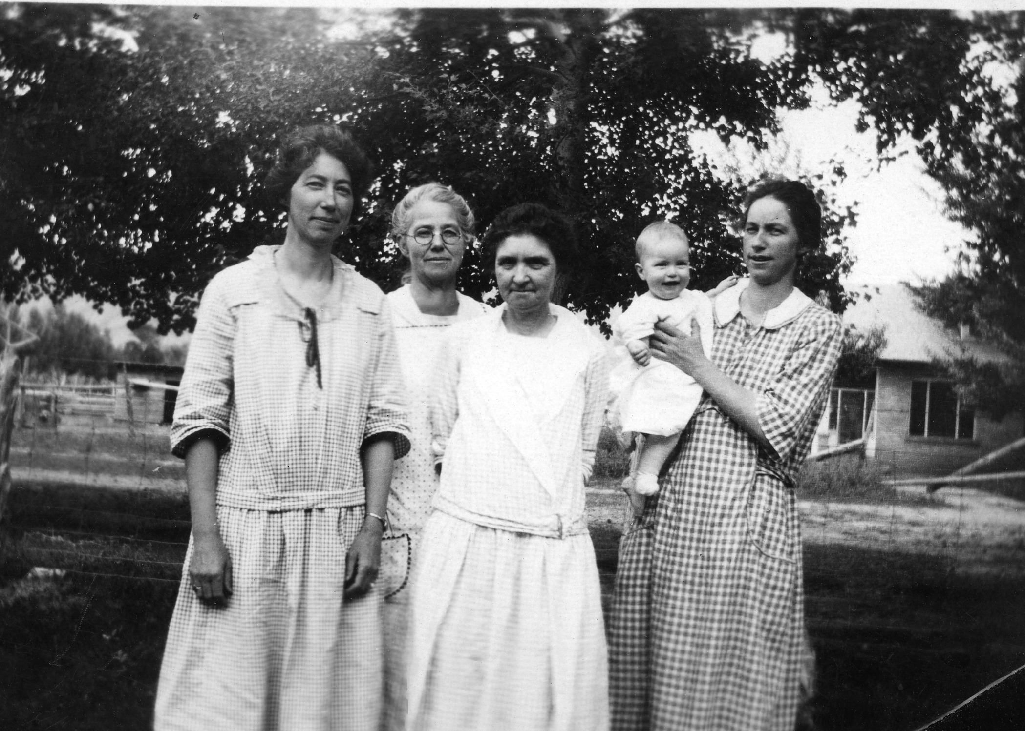 Carrie H  Thompson Black,margaret Muir H, Lizzie H,jean H Albrand Hold Stephen Albrand