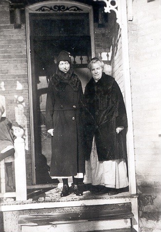 Carrie, And Mrs.maggie Muir Hatch, 1918
