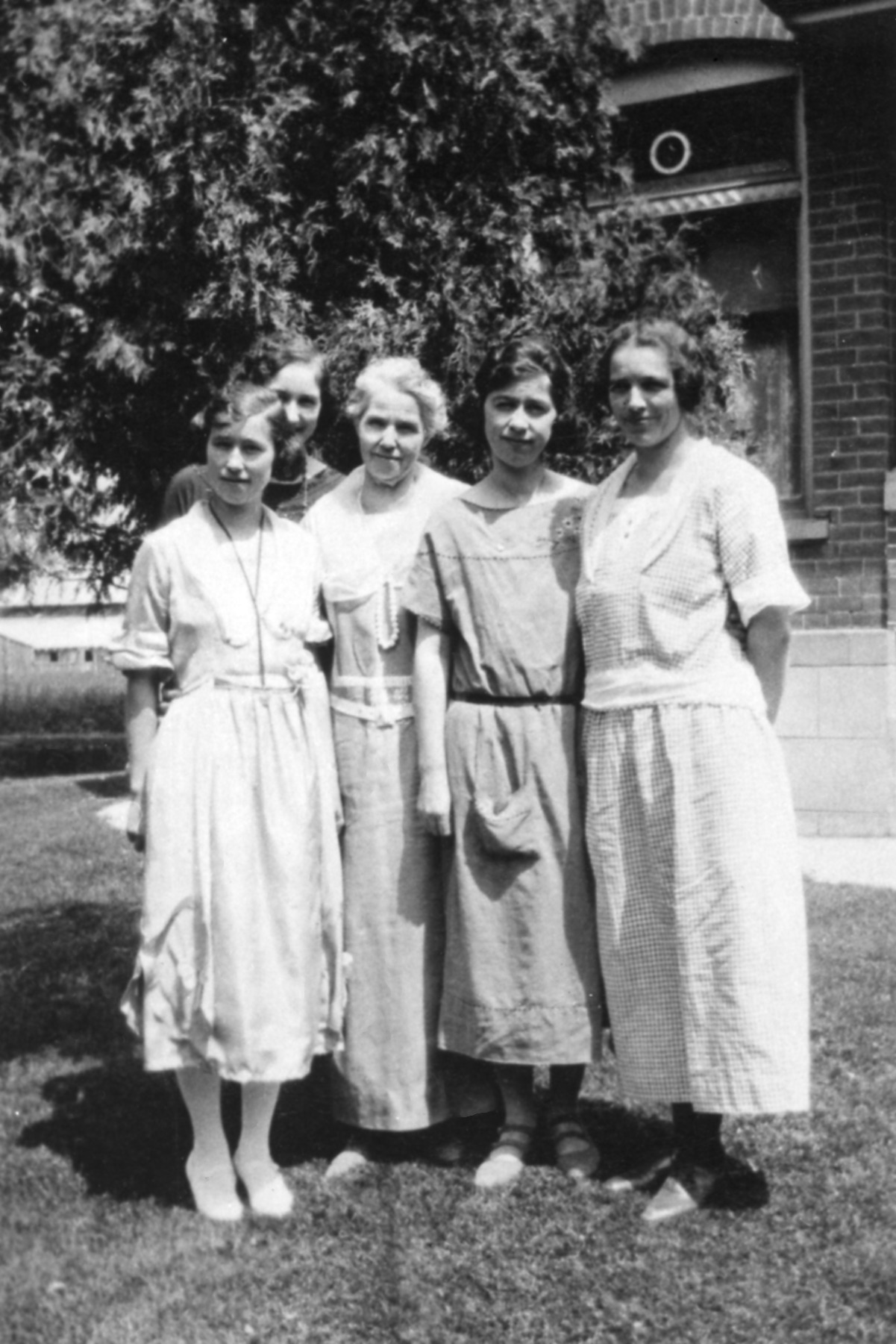 Edith Hatch Elkins, Maggie,margaret (maggie) Muir Hatch, Ruth,beth Hatch 1922