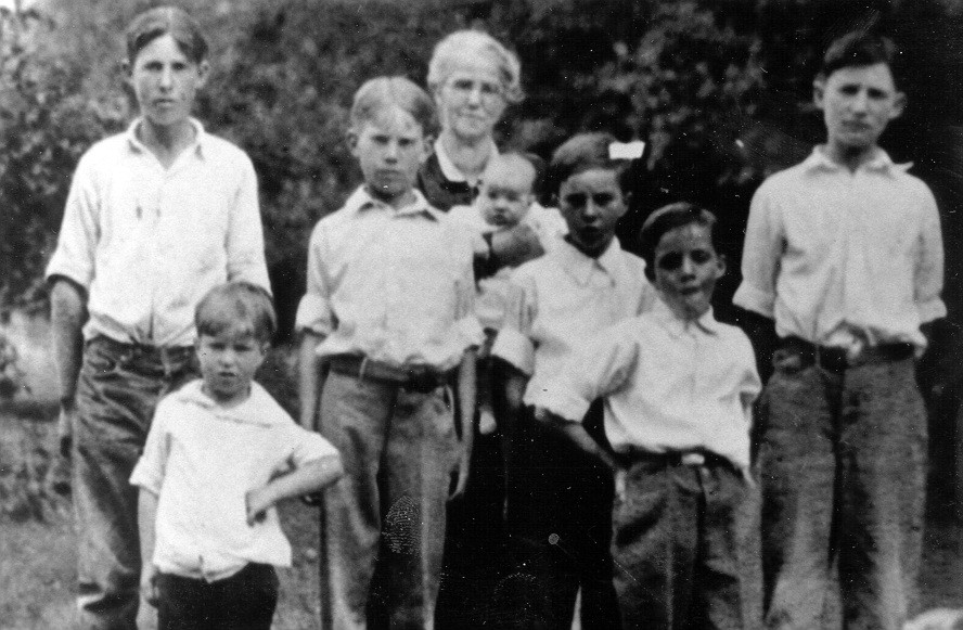 Margaret Muir Hatch And Grandsons,william On Left, Frank C On Right