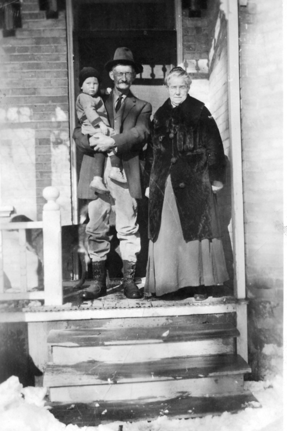 William Ira And Maggie Muir Hatch, Wallace Albrand Grandchild,1918