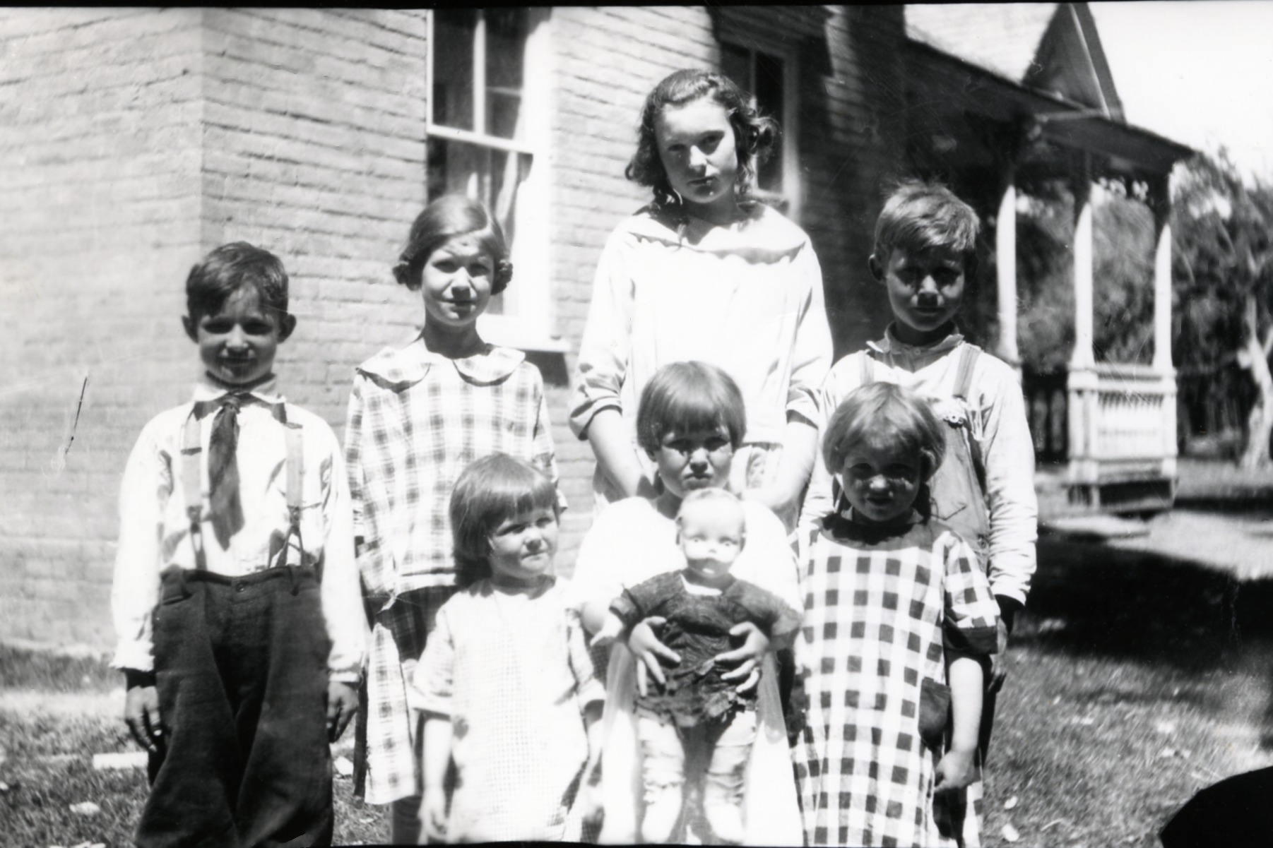 L To R Back Frank C, Anna,mary,william, Front Helen,nedra With Doll,charlotte Hatch