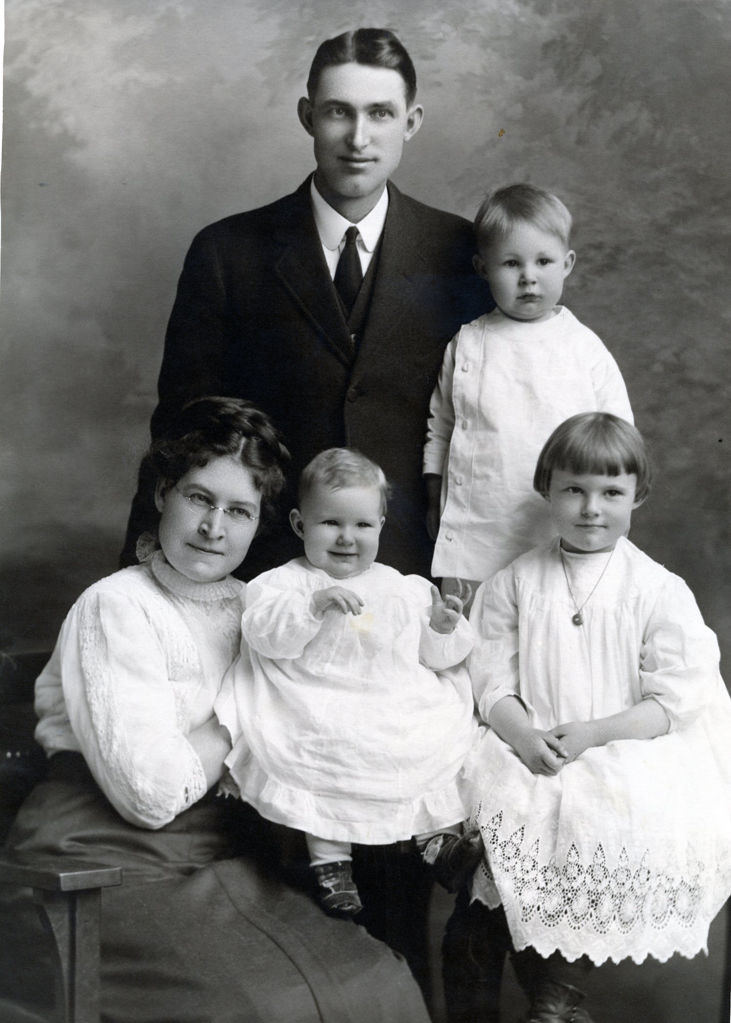 Lottie,frank,mary,william And Anna Hatch 1914